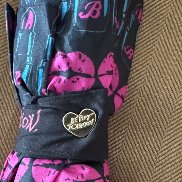 Betsey Johnson Black and Pink Lip Print Umbrella - Picture 2 of 5